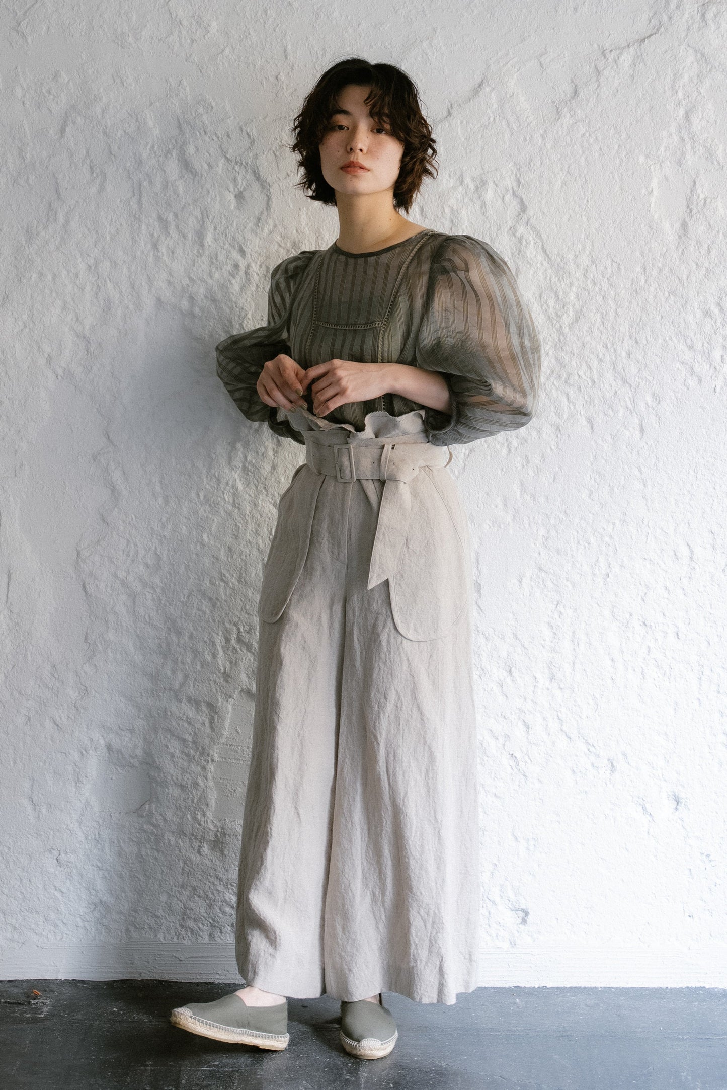 <soon>stripe patch lace mist blouse (khaki)</soon>