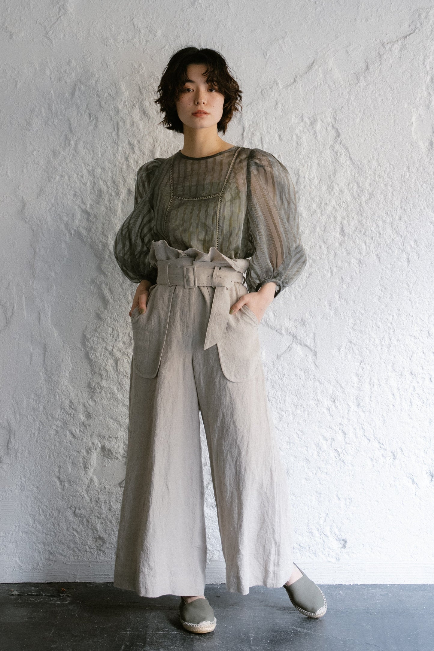 <soon>stripe patch lace mist blouse (khaki)</soon>