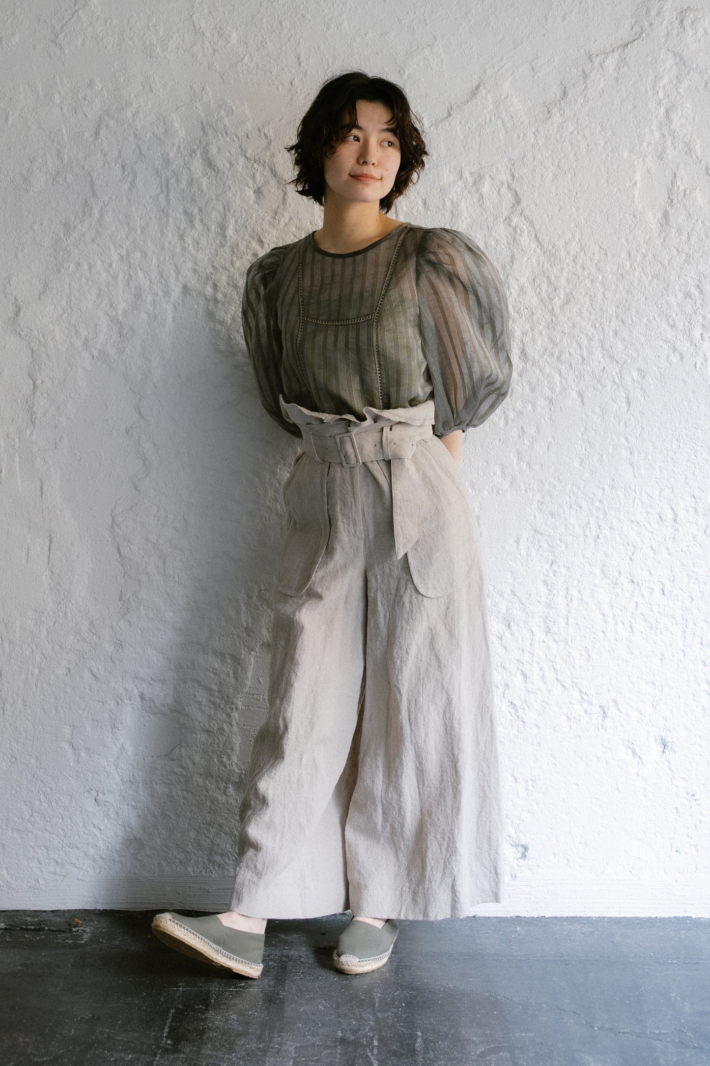 <soon>stripe patch lace mist blouse (khaki)</soon>