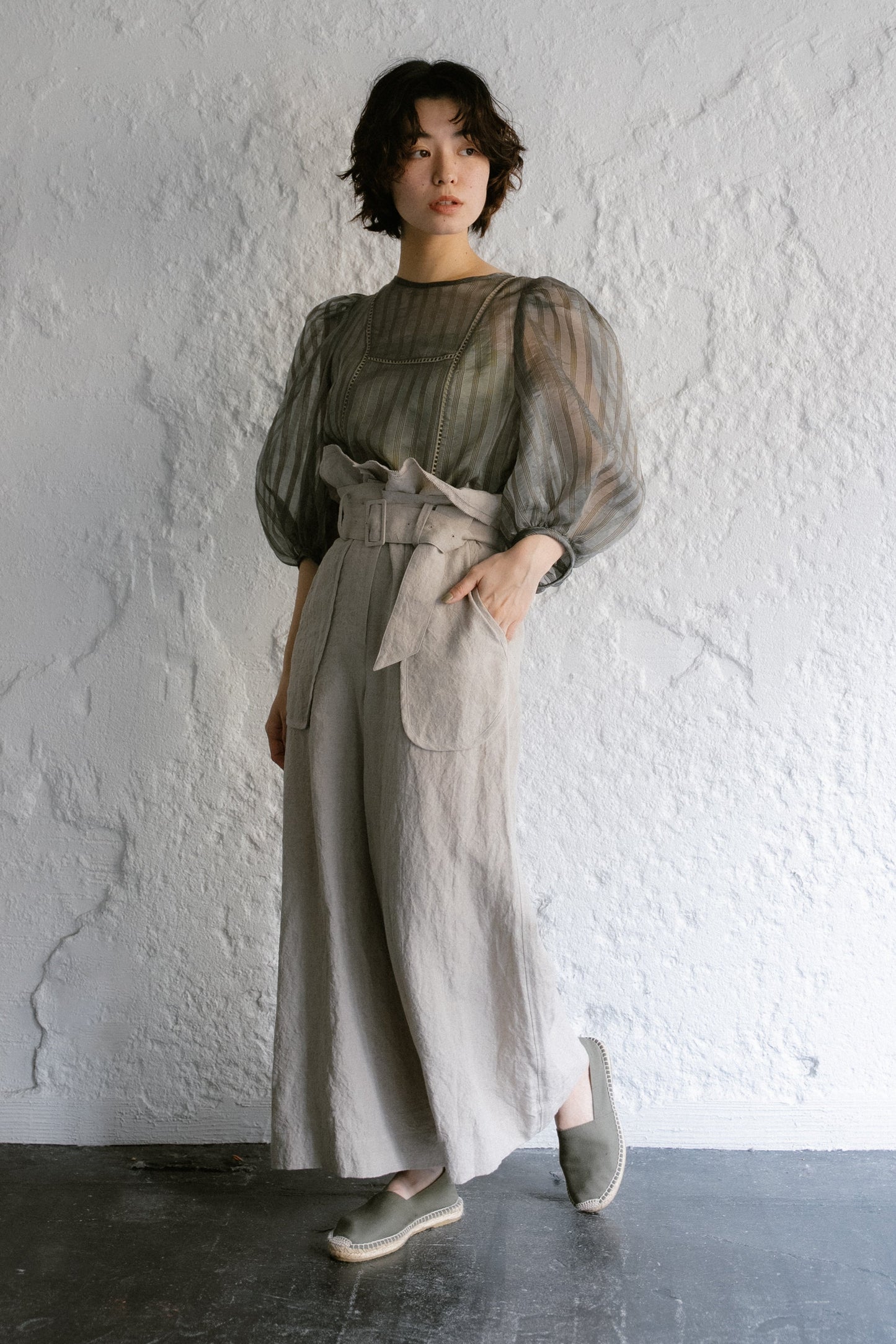 <soon>stripe patch lace mist blouse (khaki)</soon>