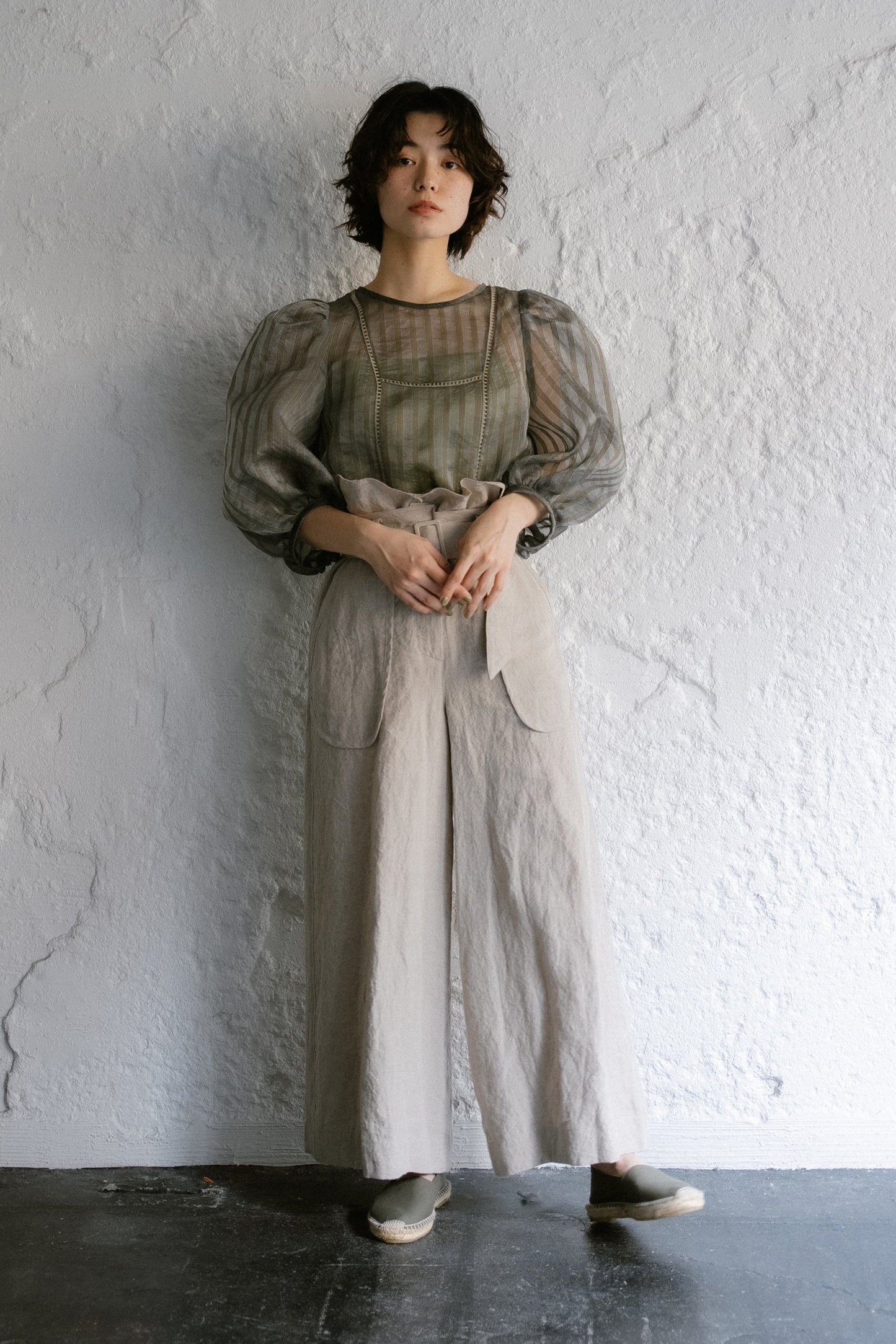 <soon>stripe patch lace mist blouse (khaki)</soon>