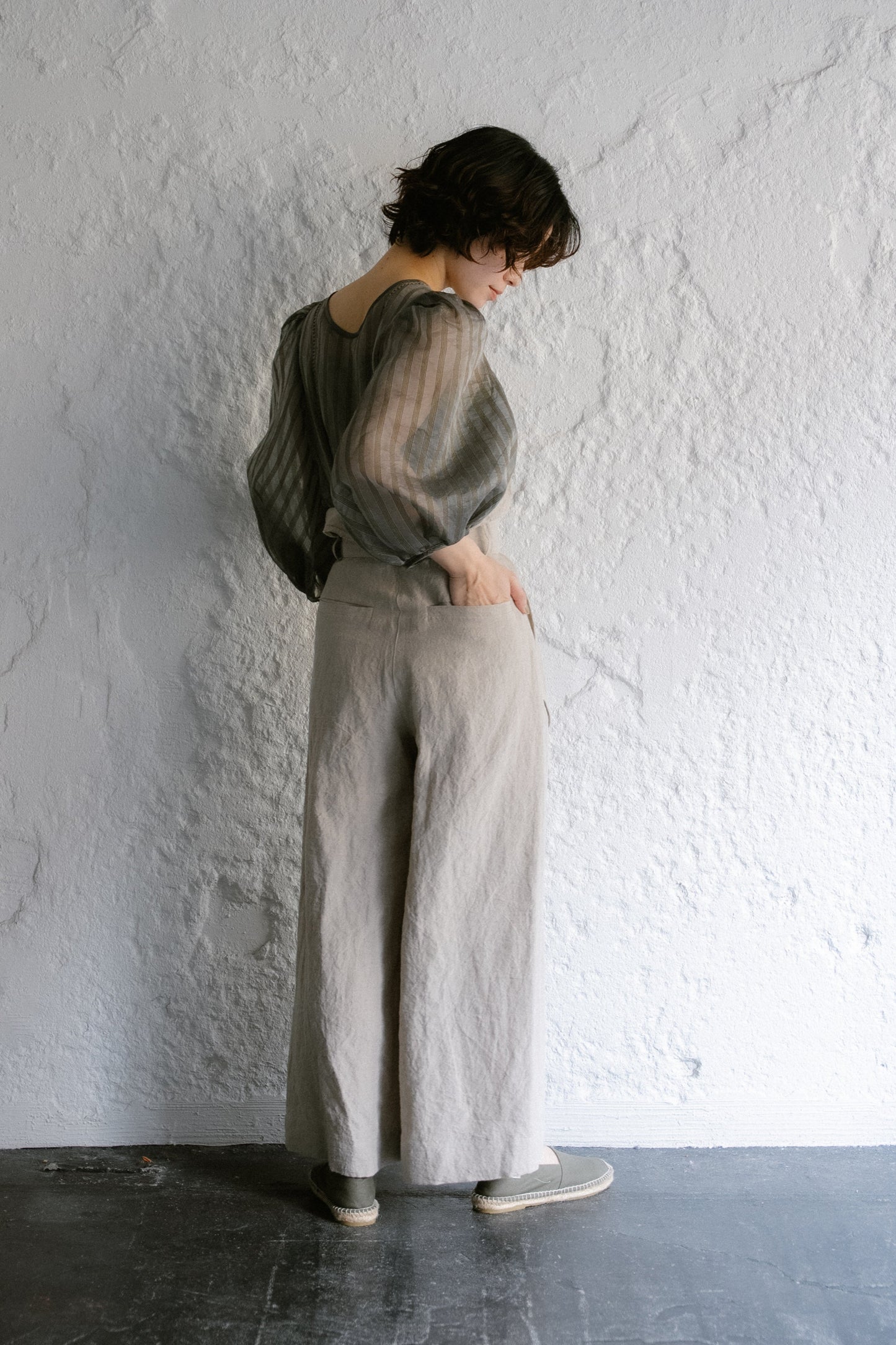 <soon>stripe patch lace mist blouse (khaki)</soon>