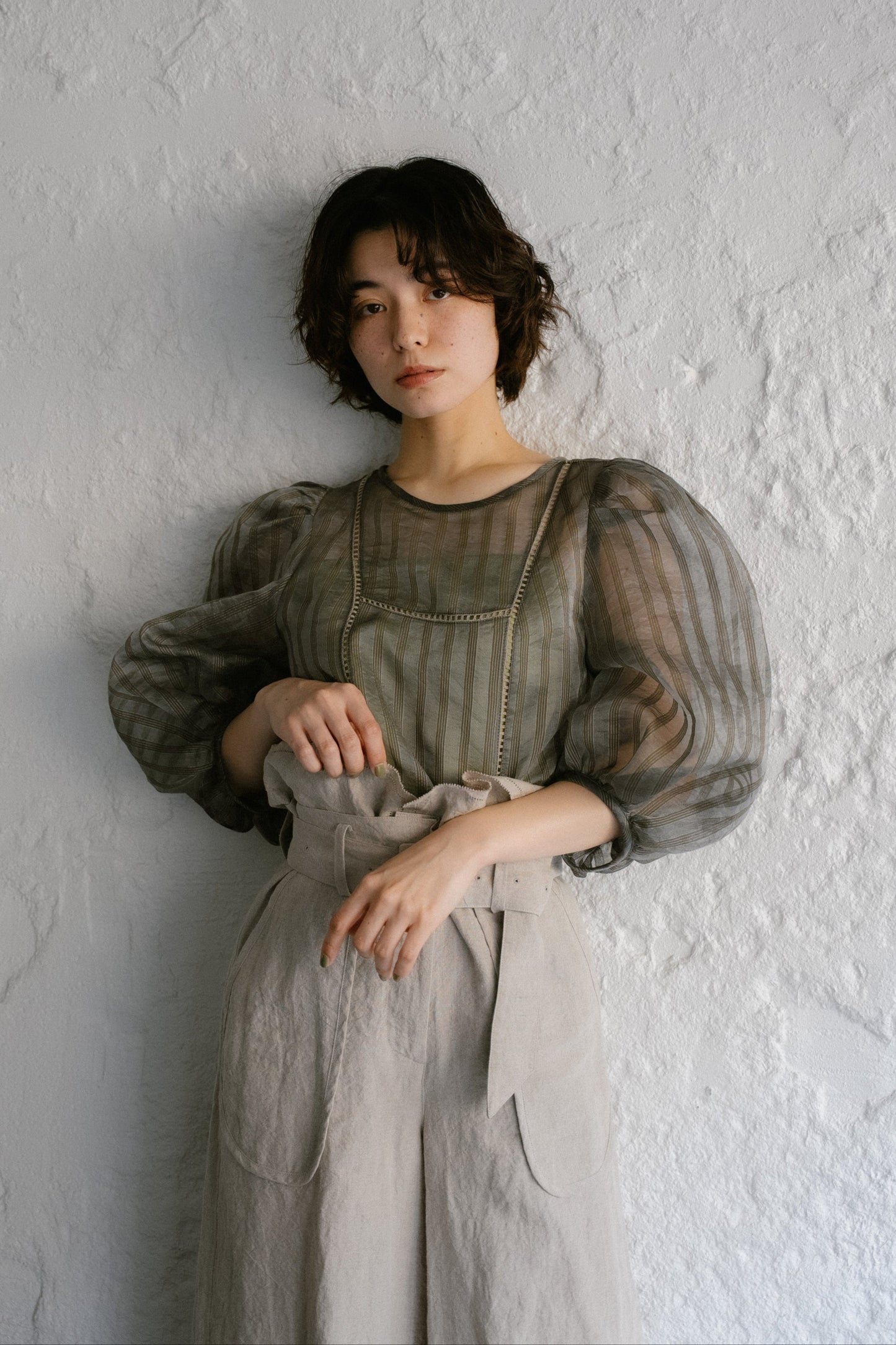 <soon>stripe patch lace mist blouse (khaki)</soon>
