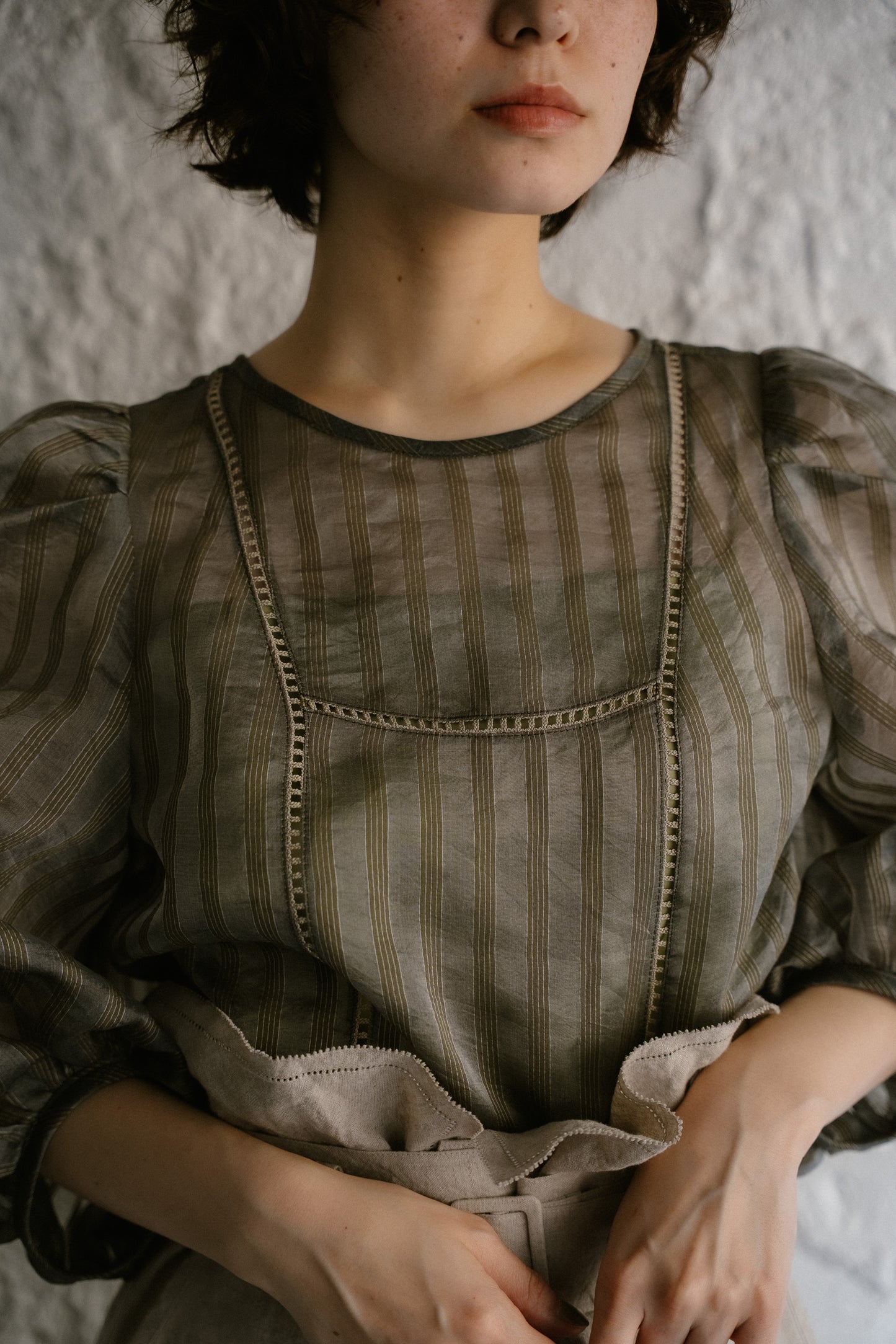 <soon>stripe patch lace mist blouse (khaki)</soon>