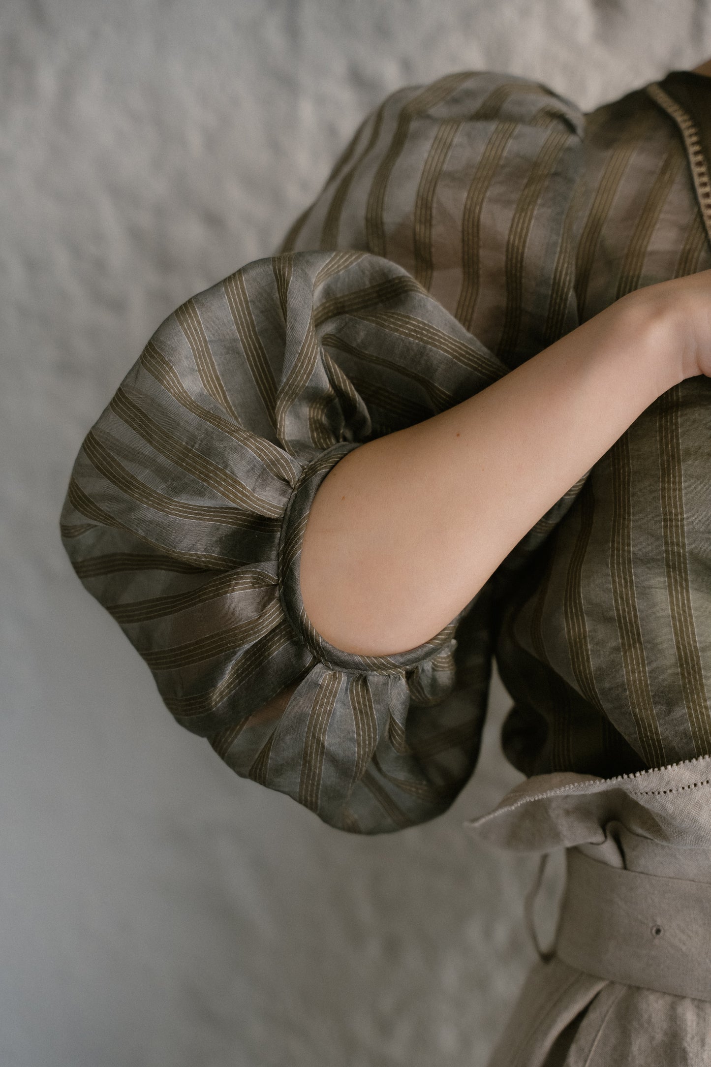 <soon>stripe patch lace mist blouse (khaki)</soon>