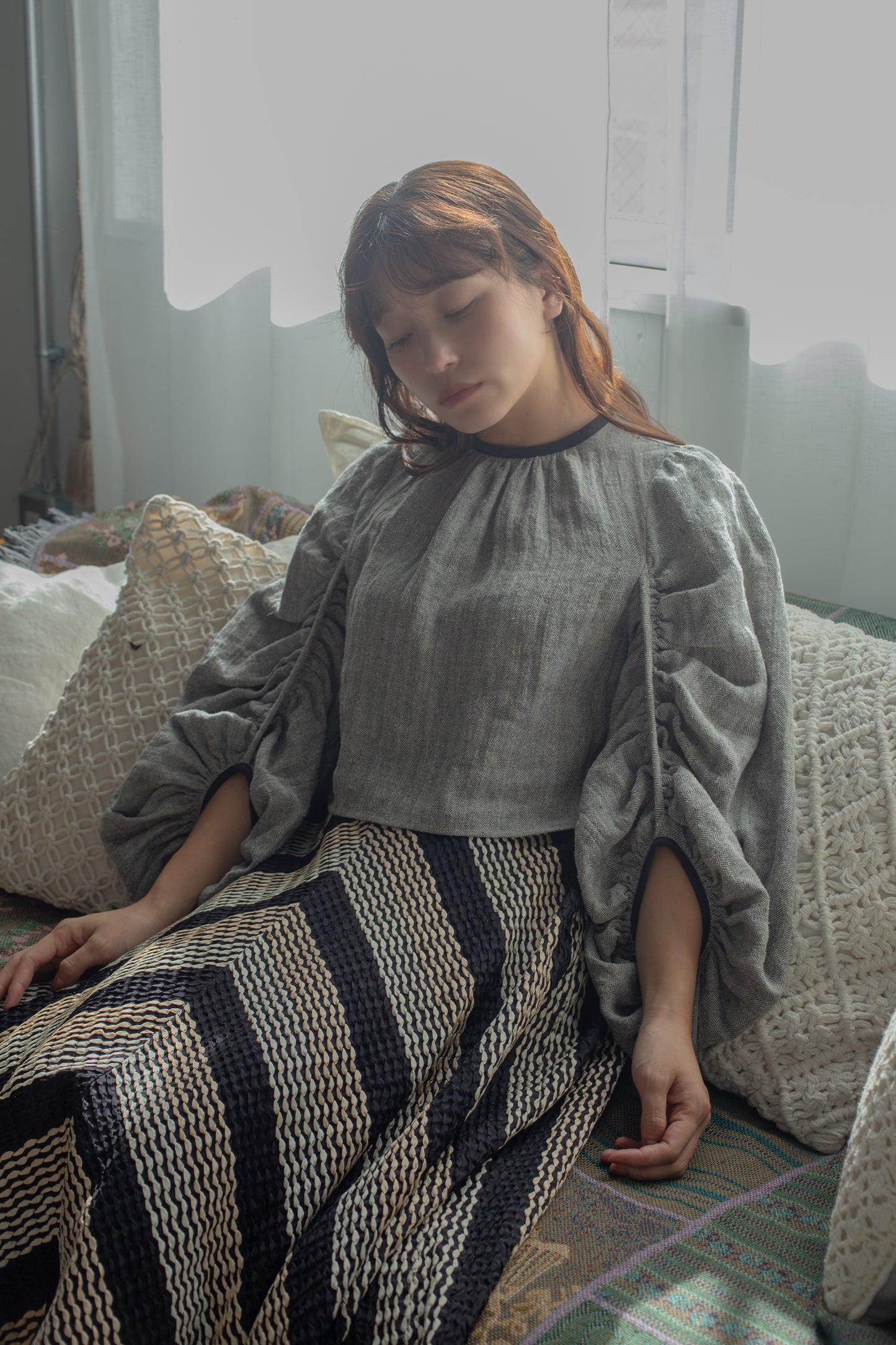 fullness sleeve herringbone short blouse ( gray )