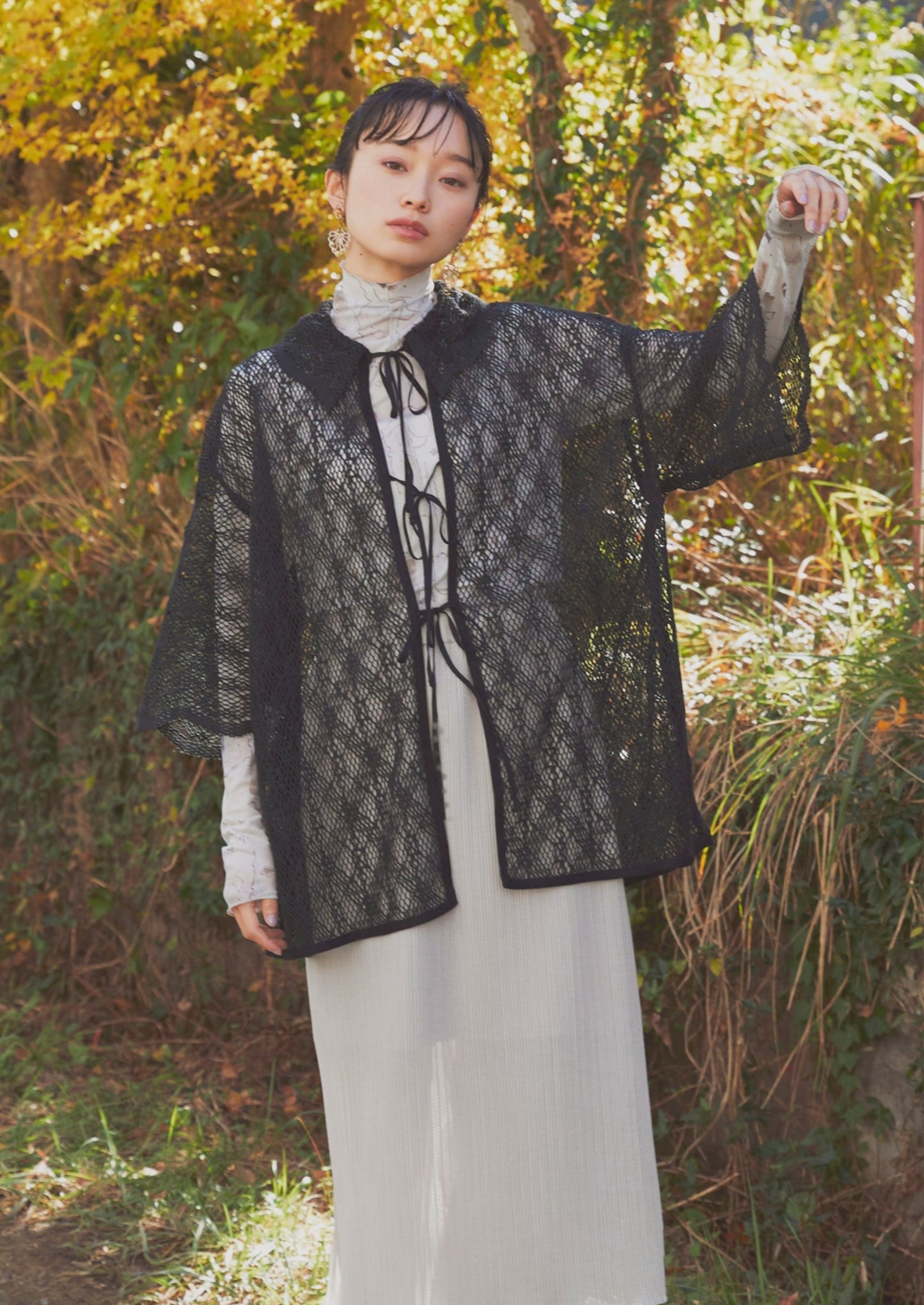 pottery rim lace shirt (black)