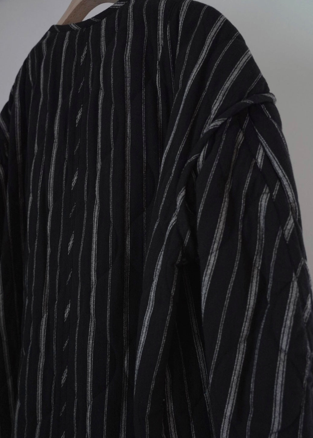 stripe quilt over jacket (black)