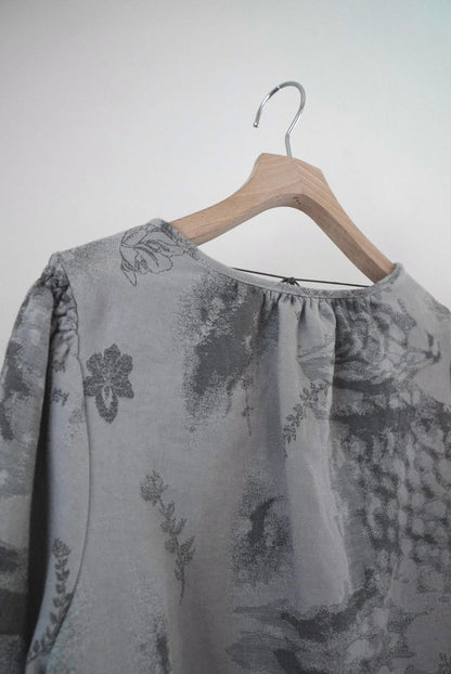 shadow contour jacquard blouse (gray)