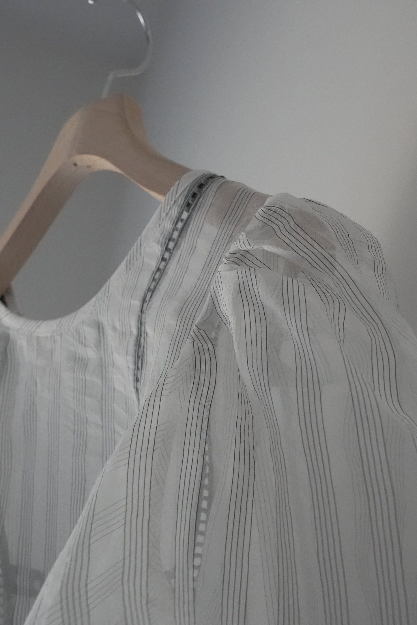 stripe patch lace mist blouse (white gray)