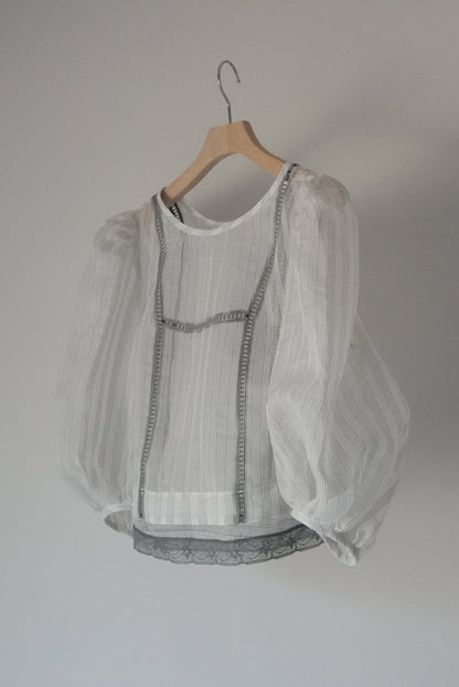 stripe patch lace mist blouse (white gray)