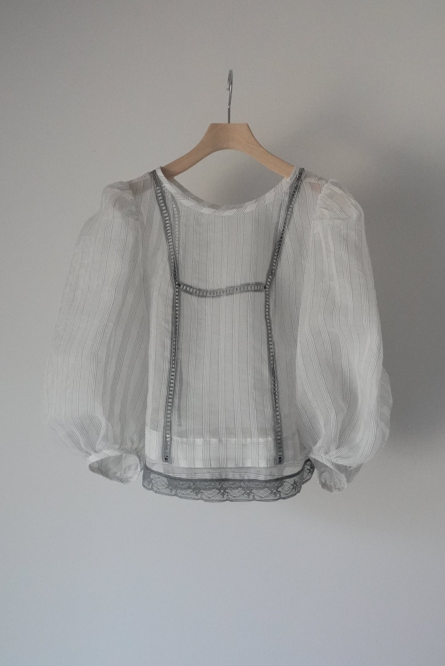 stripe patch lace mist blouse (white gray)