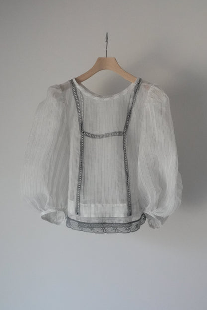 stripe patch lace mist blouse (white gray)