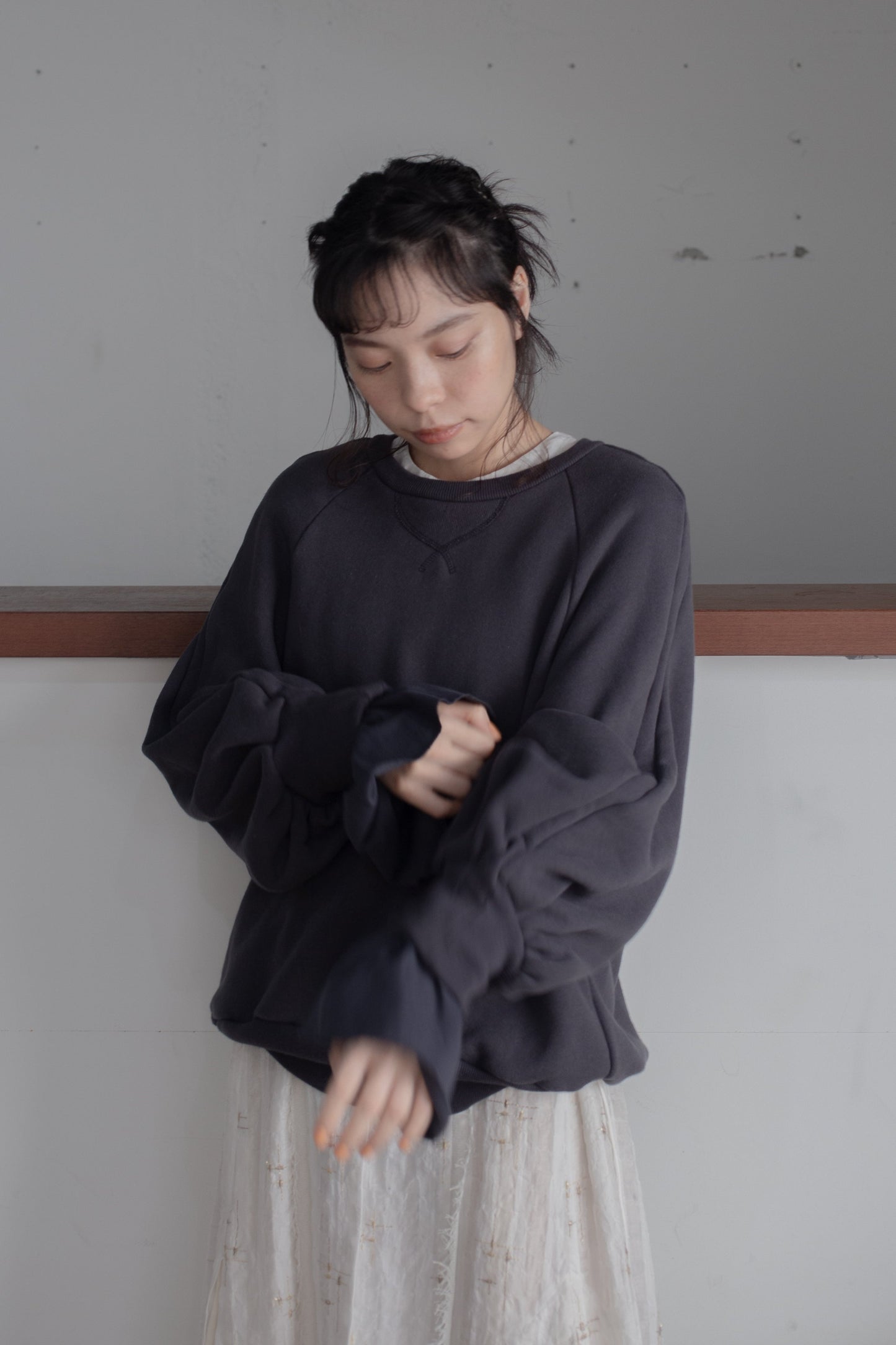 lib band sleeve pullover (charcoal)